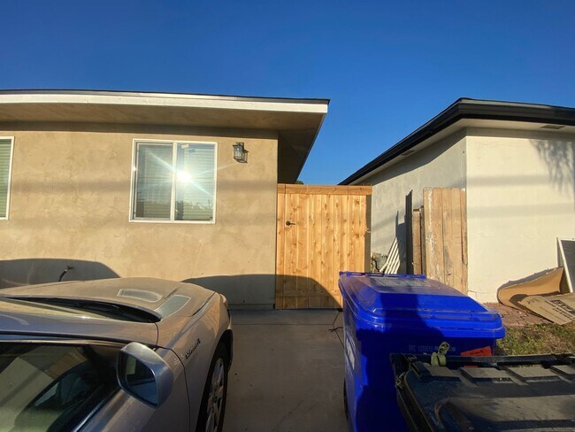 Building Photo - NEW 4BD/2BA!! Easy Walk to Campus