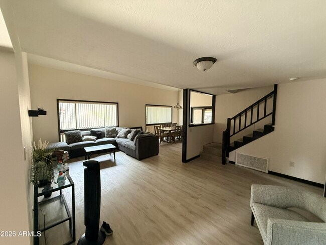 Building Photo - 2803 N Carefree Cir