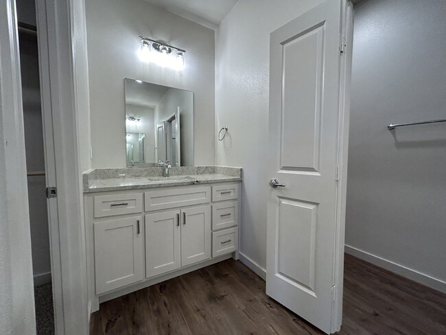 Building Photo - Brand New Duplex in Frenship East!
