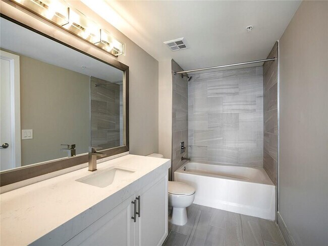 Building Photo - 1040 Seminole Dr