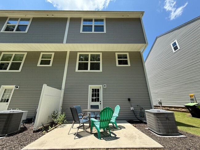 Building Photo - Stunning 3BD, 2.5BA End Unit Zebulon Townh...