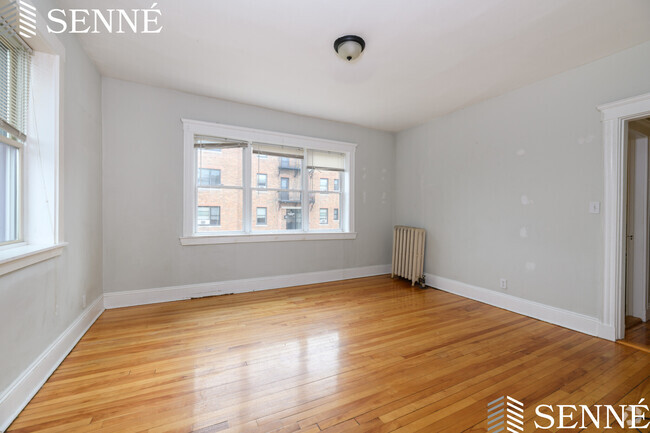 Building Photo - 7 Sherborn Ct