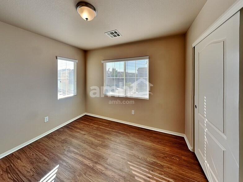 Building Photo - 10382 September Flower St