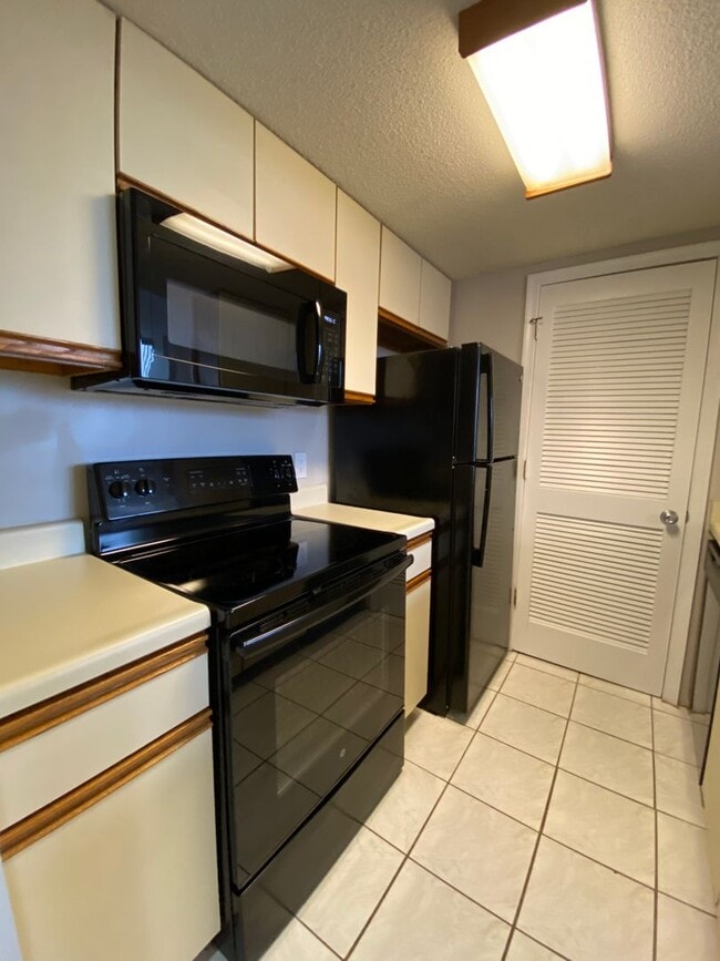 Building Photo - wh810