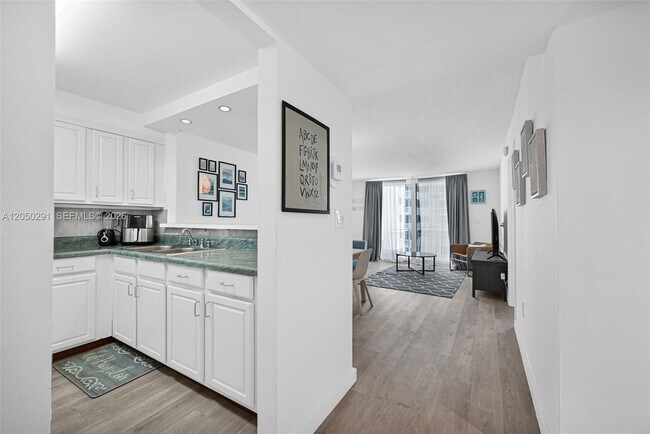Building Photo - 345 Ocean Dr
