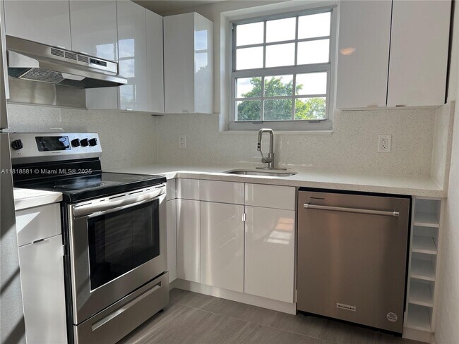Building Photo - 440 NE 63rd St