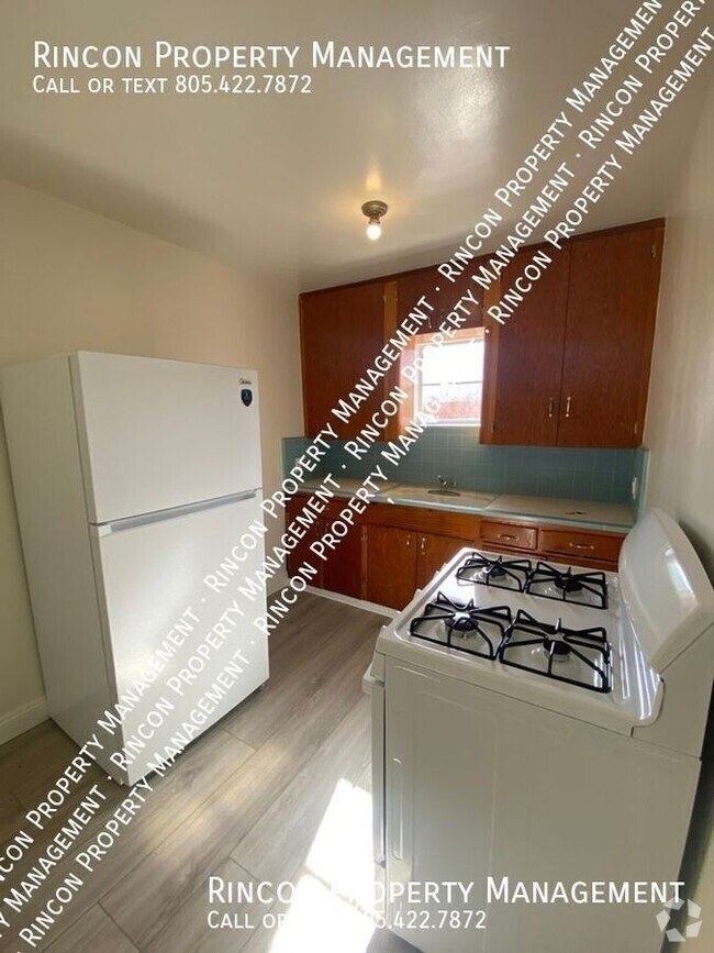 Building Photo - *Newly Updated 2 Bedroom Duplex unit in Sa...