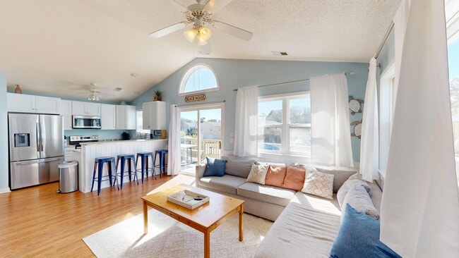 Building Photo - 304 Fil Ln