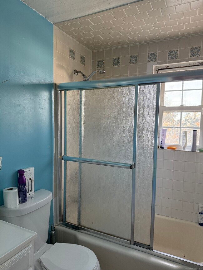 Building Photo - 1084 E Main St