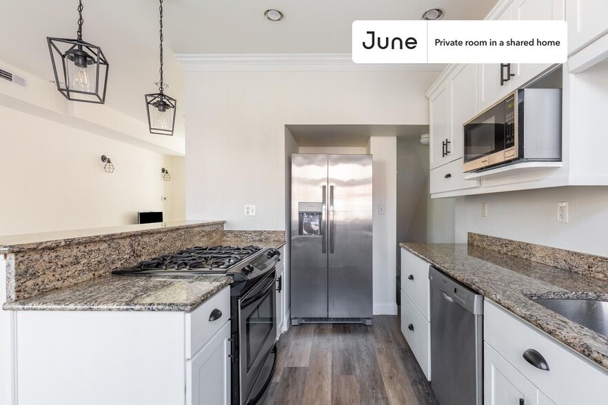 Building Photo - Room in Shared 2 bed/2 bath home