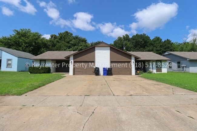 Building Photo - 4902 S Gum Ave