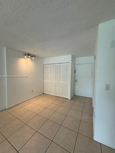 Building Photo - 9350 Fontainebleau Blvd
