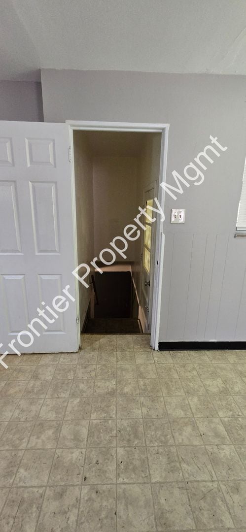 Building Photo - Available NOW! Beautiful/Unique 2 bed 1 ba...