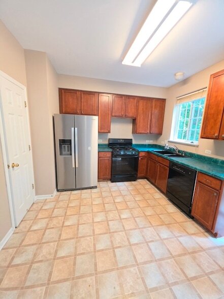 Building Photo - 369 Evergreen Cir