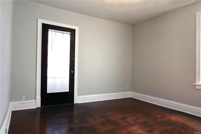 Building Photo - 4915/4917 Lindenwood Ave