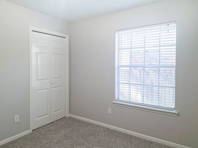 Building Photo - 175 Sylvan Forest Dr