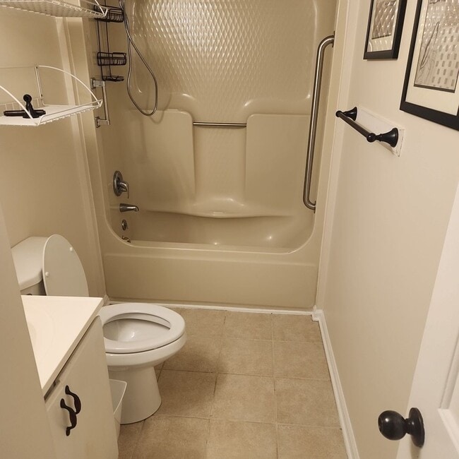 Building Photo - Villas on the Green