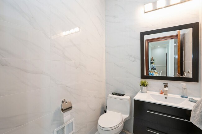 Building Photo - 105 Westervelt Pl