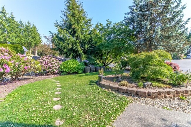 Building Photo - 15103 Westmore Dr E