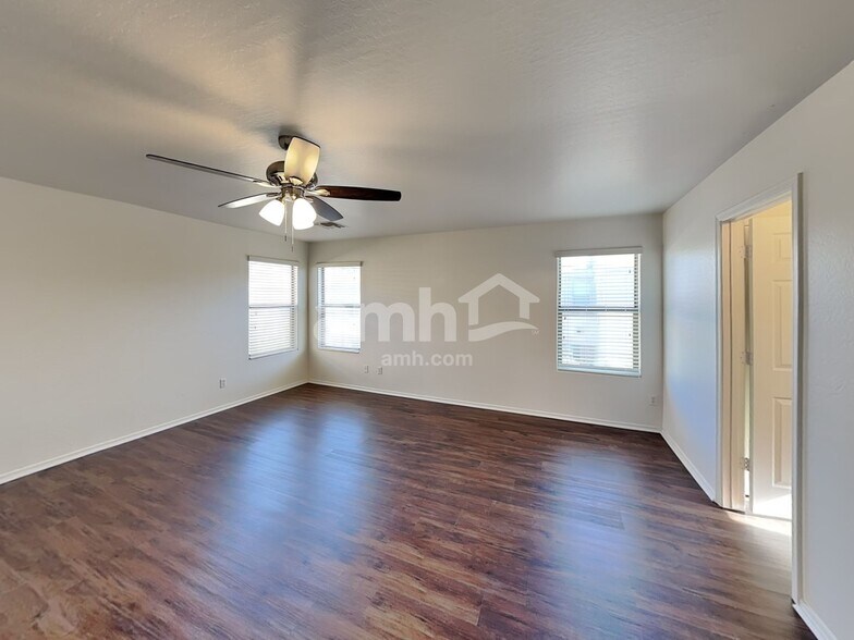 Building Photo - 18541 W Valerie Dr