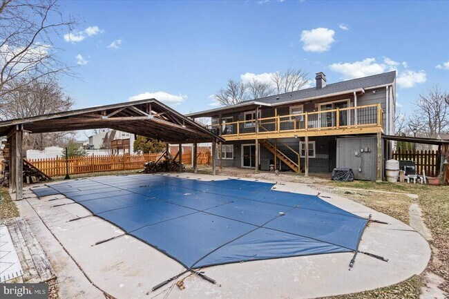 Building Photo - 220 Garnett Rd