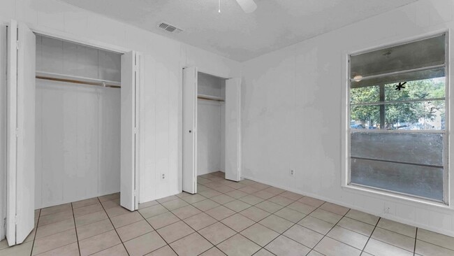 Building Photo - 848 Pecan Ln