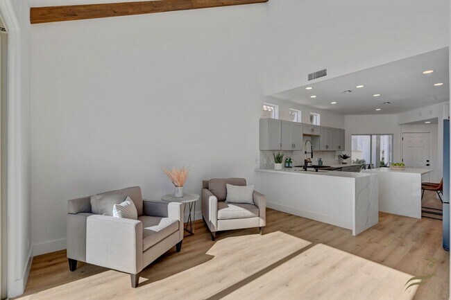 Building Photo - 3 Bedroom, 2.5 Bath Golf Course Home in Guard-Gated Canyon Gate