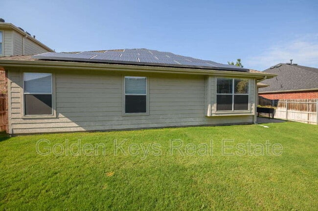 Building Photo - 672 S Heights Dr