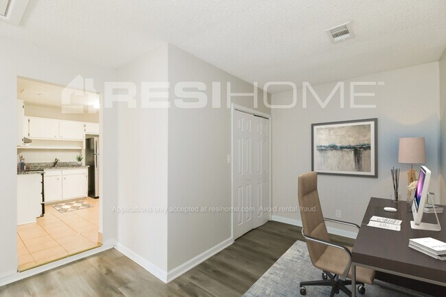 Building Photo - 8154 Huntington Dr