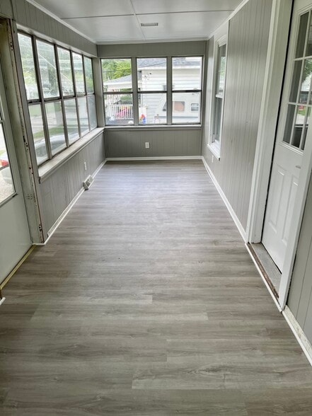 Building Photo - 406 N Lincoln St