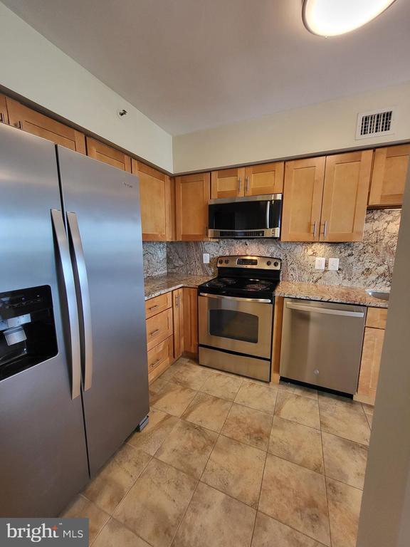 Building Photo - 1300 Crystal Dr