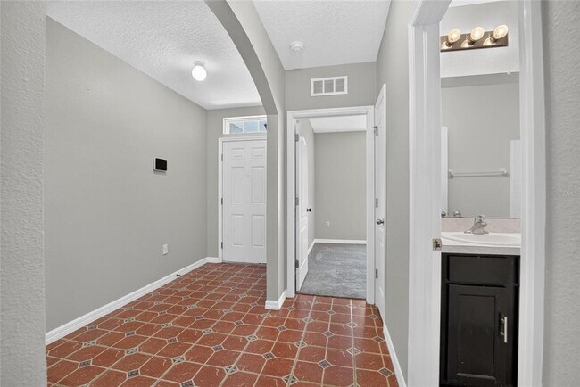 Building Photo - 16441 Treasure Point Dr