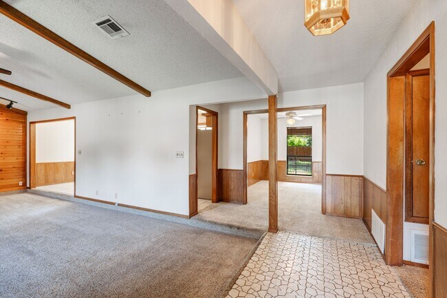 Building Photo - Well-Kept Home in Crosby Park Estates