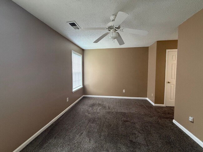 Building Photo - 2478 Green Glen Dr