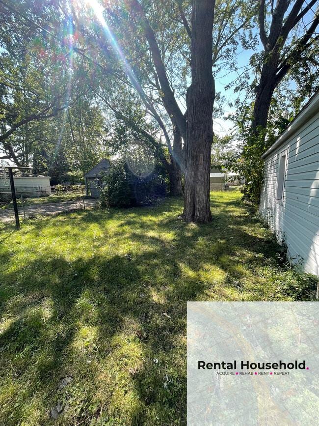 Building Photo - 22849 Almond Ave