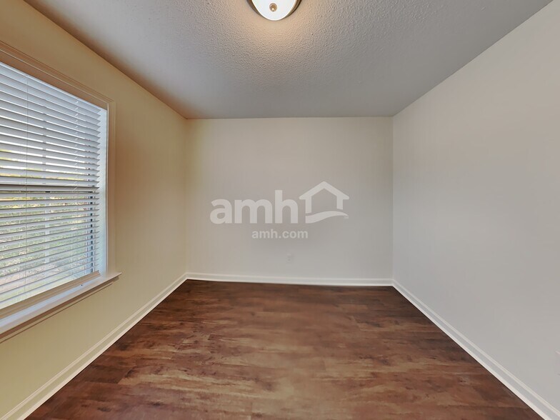 Building Photo - 1315 Chatman Cove