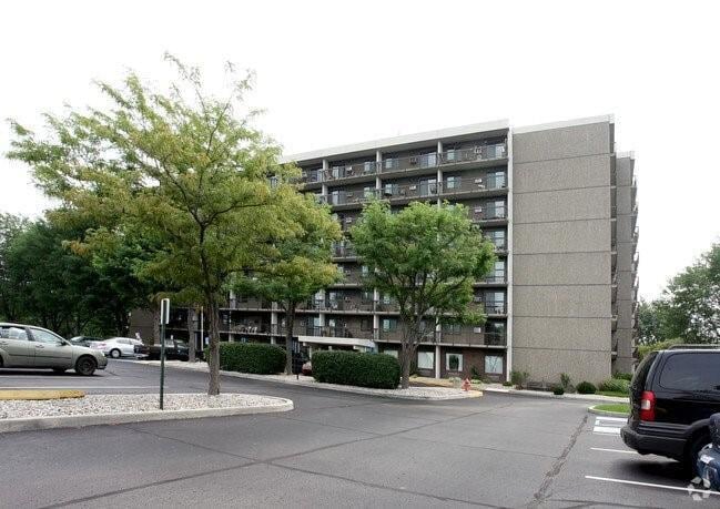 Building Photo - 524 W 53rd St