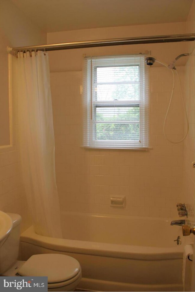 Building Photo - 3326 Kaywood Dr