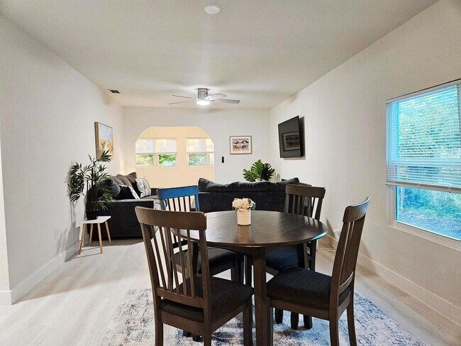 Building Photo - 719 Briggs St