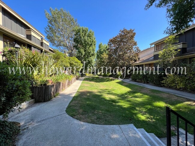 Building Photo - Lake view in LA! Resort style living in pa...