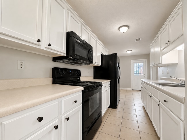 Building Photo - 7745 Shadowland Dr