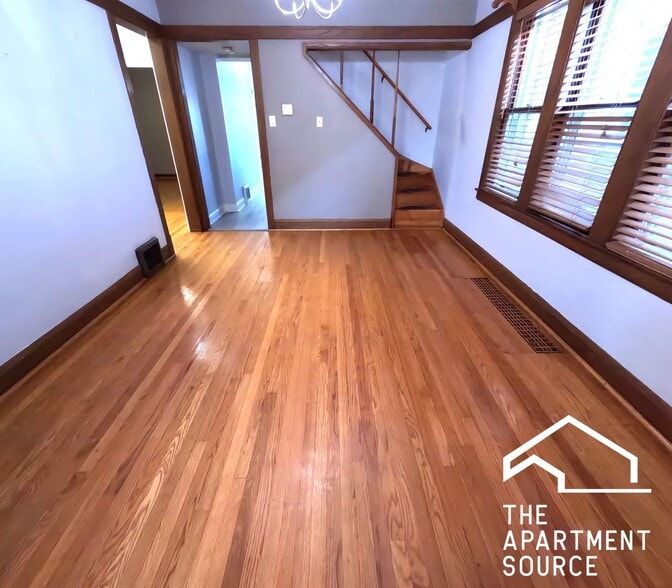 Building Photo - 3117 N Mango Ave