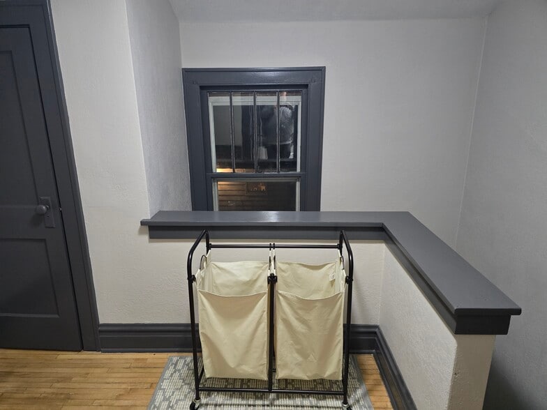 Building Photo - 1825 E 5th St