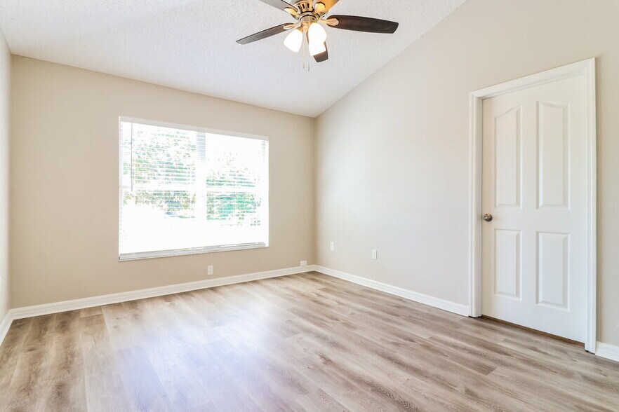 Building Photo - 5601 Brookdale Way