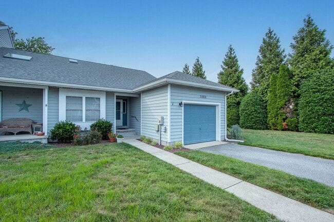 Building Photo - For Rent – Beautifully Updated Townhome in Gull Point a Waterfront Community