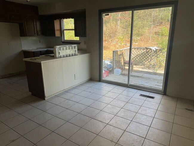 Building Photo - 908 Redstone Ln