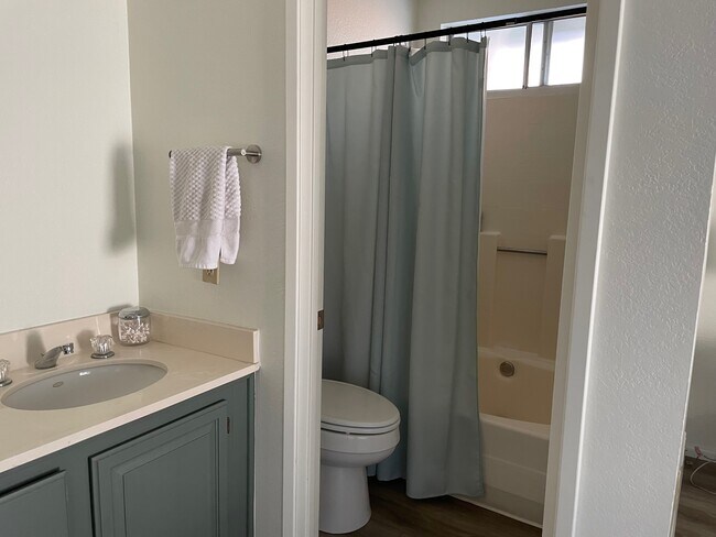 Building Photo - 39436 Long Ridge Dr