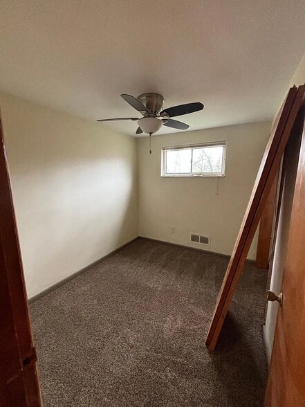Building Photo - 124 Minooka St