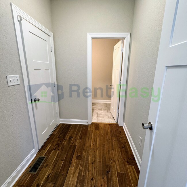 Building Photo - 3400 Freemason Dr