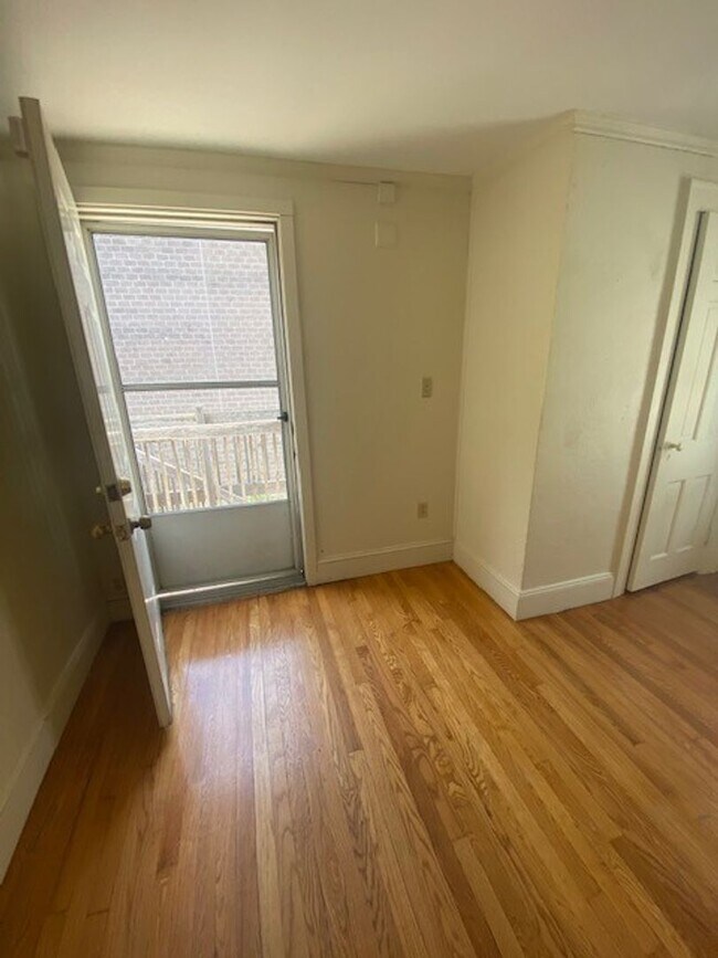 Building Photo - Beautiful Single Family House for Rent Right by Yale!